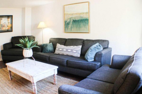Newly Renovated 2-Bed near Downtown-North Shore